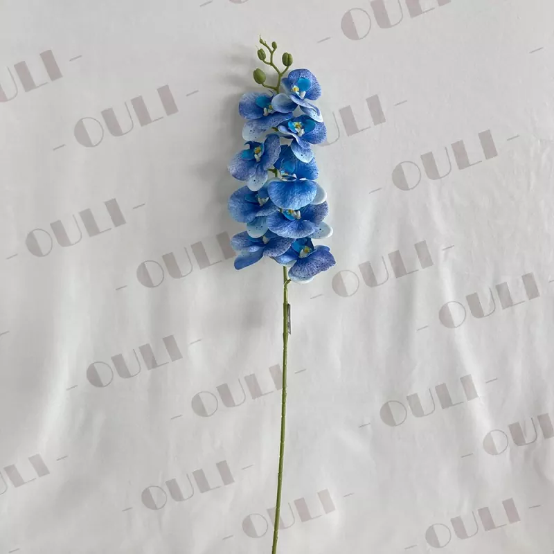 Kelių spalvų dirbtinė orchidėja